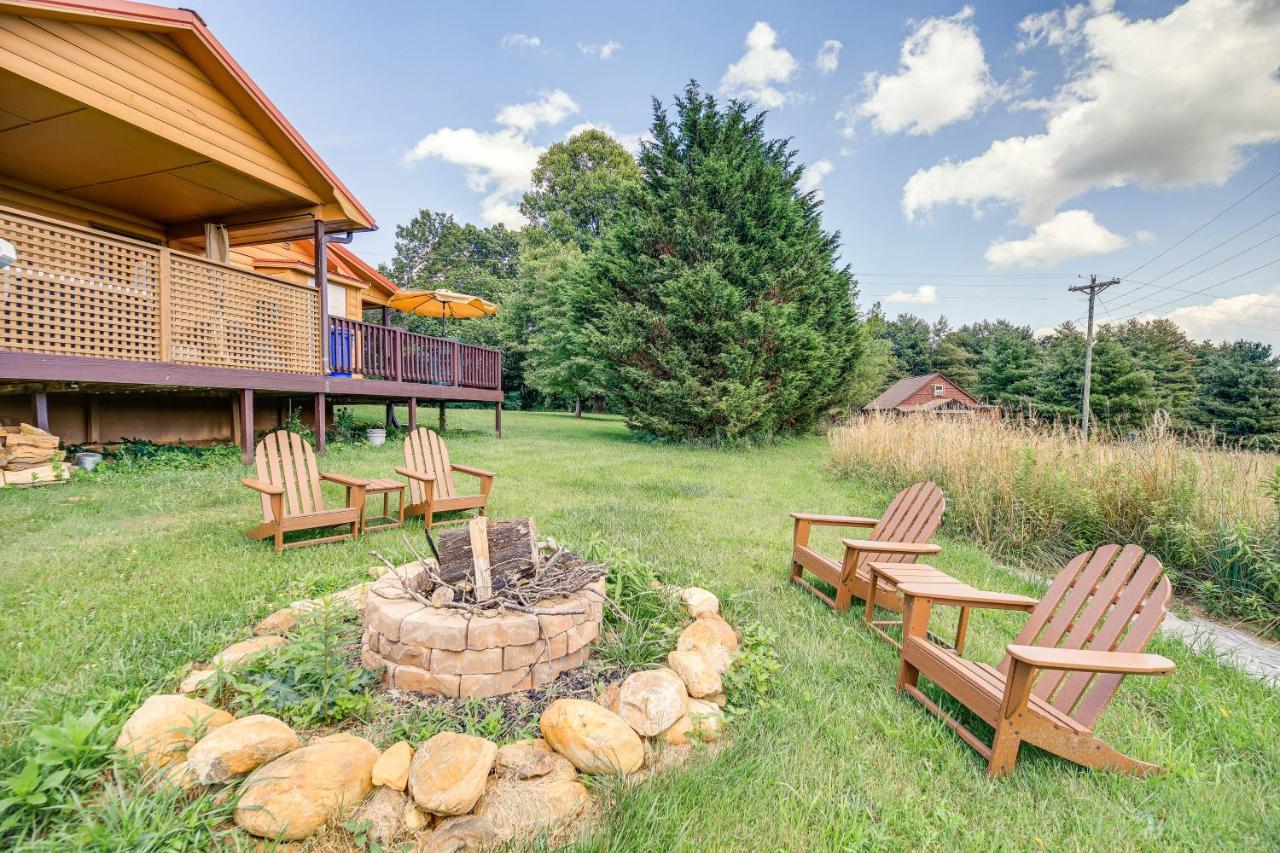 Blue Ridge Mountain Cabin With Views And Hot Tub Sparta Εξωτερικό φωτογραφία