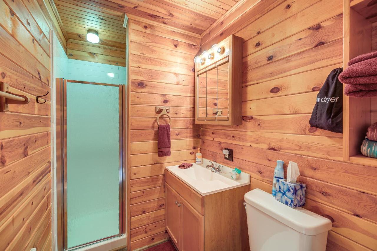 Blue Ridge Mountain Cabin With Views And Hot Tub Sparta Εξωτερικό φωτογραφία