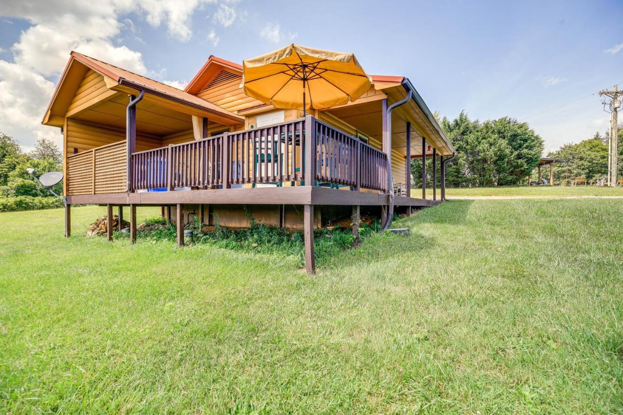 Blue Ridge Mountain Cabin With Views And Hot Tub Sparta Εξωτερικό φωτογραφία